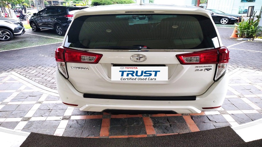 TOYOTA INNOVA 2.4 V AT 2017